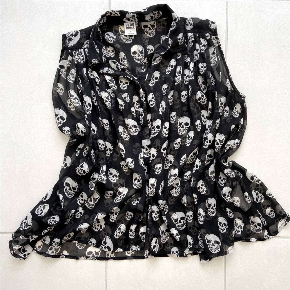 Vero Moda Sheer Chiffon Skull Print Blouse – Draped Extended‑Shoulder | Size M